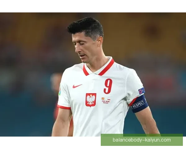 莱万多夫斯基在国王杯决赛中表现出色，进球助力球队争冠。