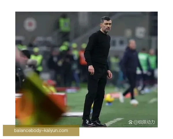 伊萨克在比赛中的禁区跑动表现稳健，持续为球队创造机会