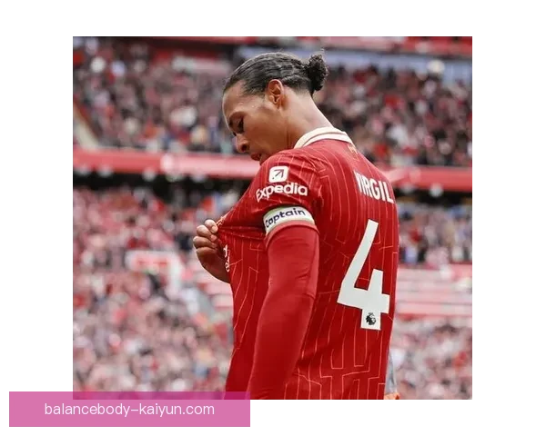 范戴克展示双脚能力，表现稳健，增强防守竞争力。